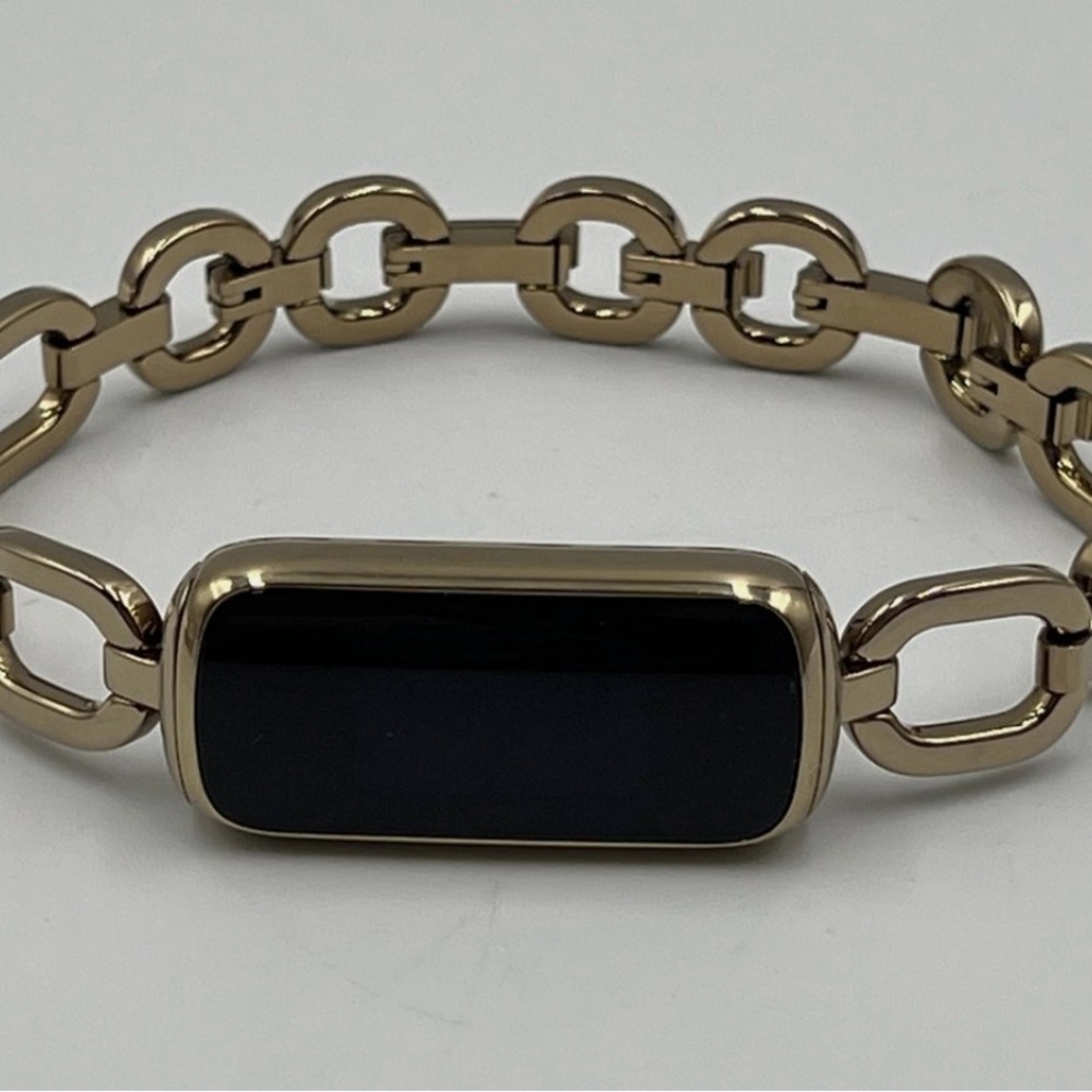 Fitbit Luxe.